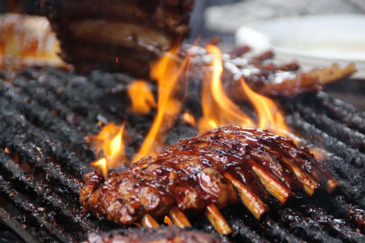 Côtes levées de porc grillées au BBQ