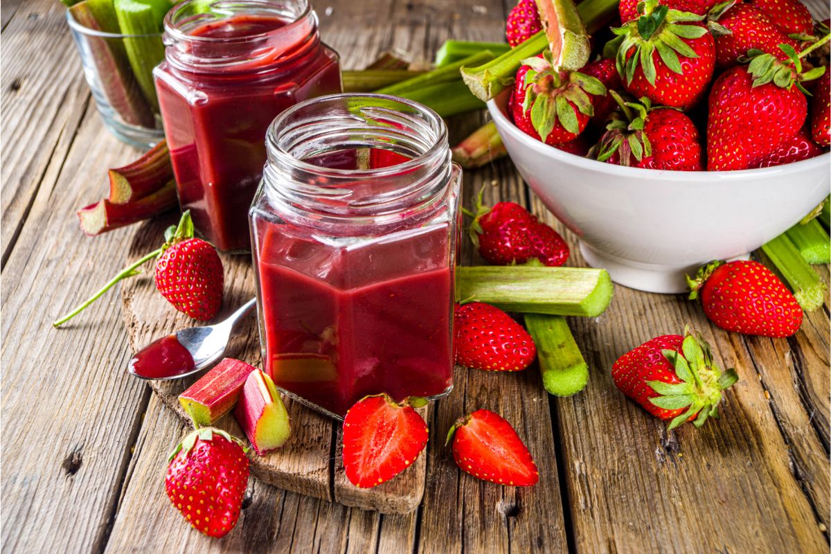Confiture de framboises et rhubarbe