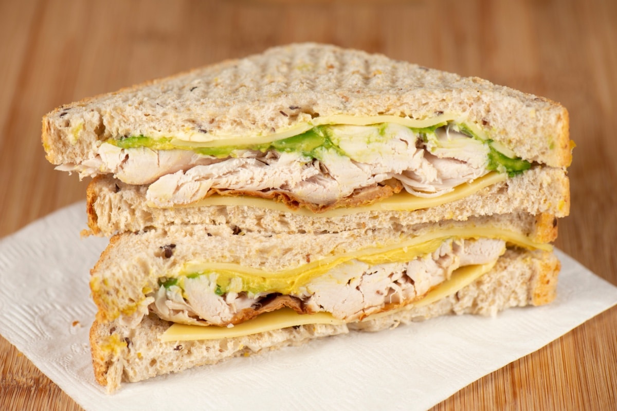 Sandwichs pas de croûte au poulet