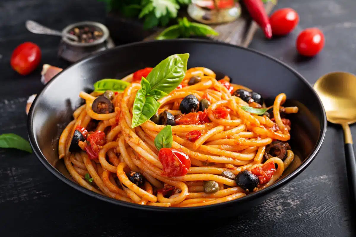 Spaghettis aux anchois et aux câpres