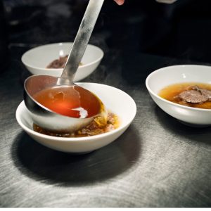 Consommé de champignons.