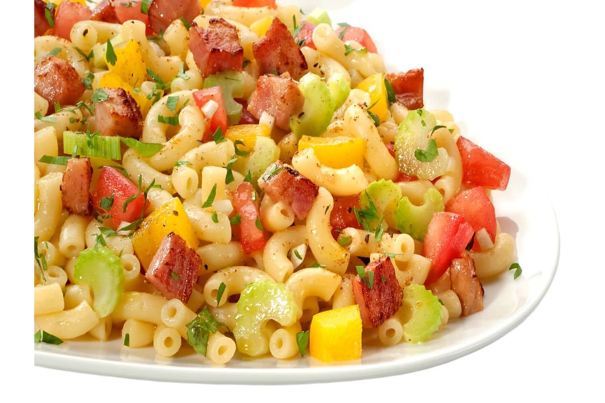 Salade de macaronis au cheddar